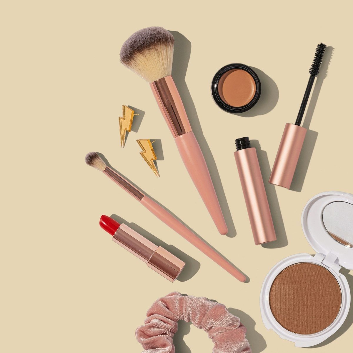 Beauty product and makeup composition